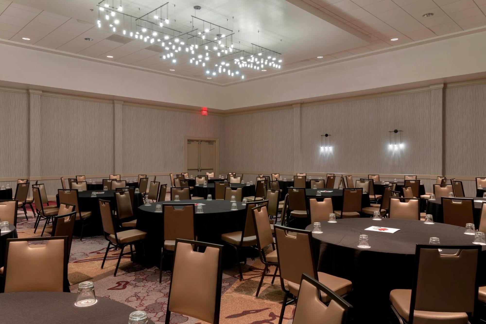 Отель Atlanta Marriott Northeast/Emory Area Экстерьер фото