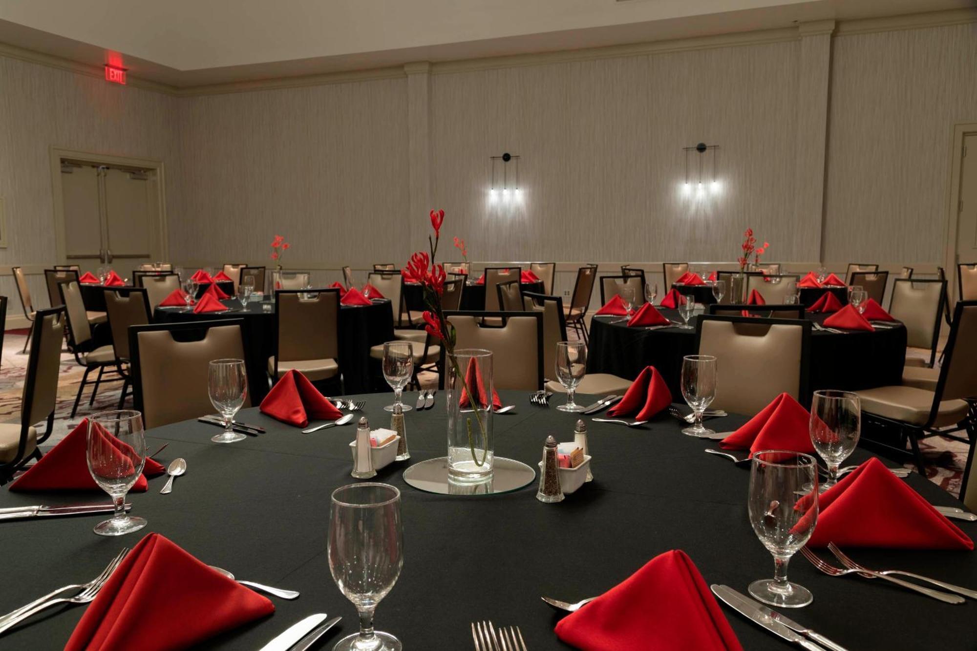 Отель Atlanta Marriott Northeast/Emory Area Экстерьер фото