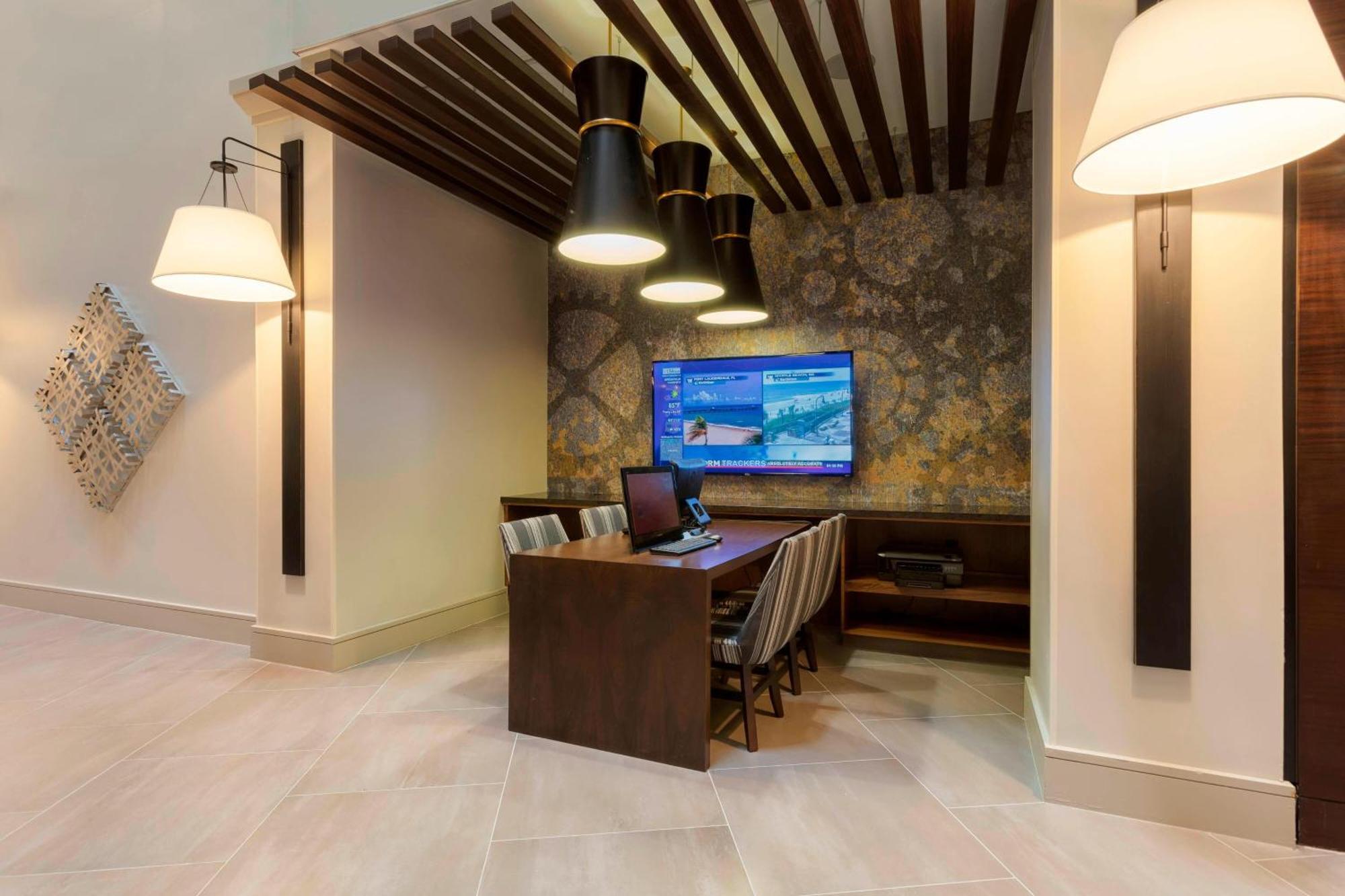Отель Atlanta Marriott Northeast/Emory Area Экстерьер фото